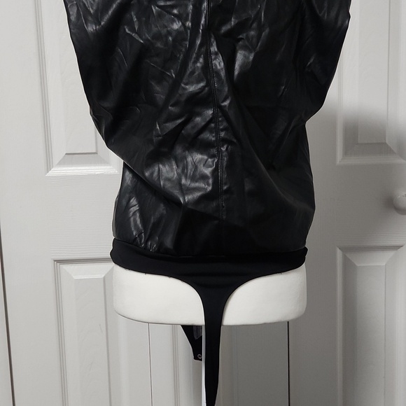 Good American Strong Shoulder Faux Leather Bodysuit - Picture 8 of 8